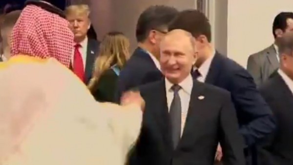 Saludo entre Putin y Bin Salmán Saludo entre Putin y Bin Salmán