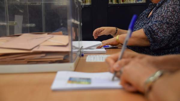 Colegio electoral, urnas, votación, elecciones generales, mesa electoral Colegio electoral, urnas, votación, elecciones generales, mesa electoral