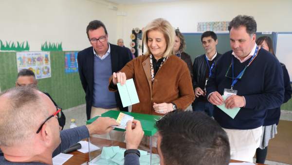 La exministra Fátima Báñez vota en las elecciones andaluzas La exministra Fátima Báñez vota en las elecciones andaluzas