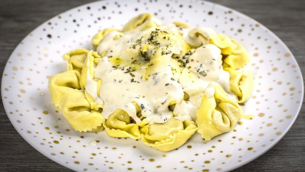 Tortellini con queso cremoso Tortellini con queso cremoso