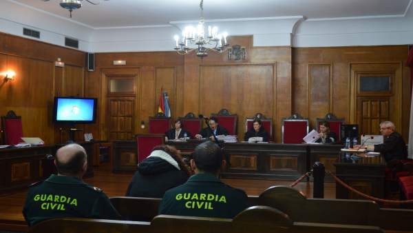 Juicio en Ourense por arrojar un bebé a un contenedor. Juicio en Ourense por arrojar un bebé a un contenedor.