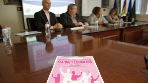 Presentación del informe sobre ciberacoso y sexting. Presentación del informe sobre ciberacoso y sexting.
