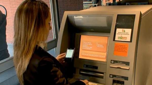 Estafa cometida a través teléfonos móviles y cajeros Estafa cometida a través teléfonos móviles y cajeros