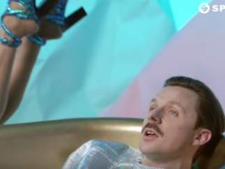 Martin Solveig, en el videoclip 'Intoxicated'