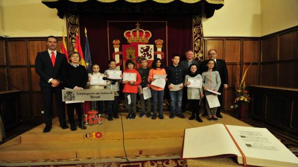 Escolares han participado en el acto del 40 aniversario de la Constitución Escolares han participado en el acto del 40 aniversario de la Constitución