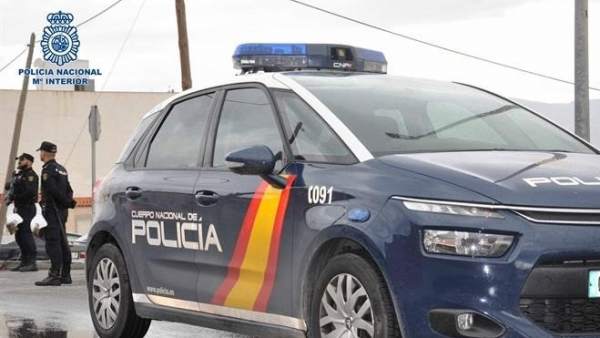 Coche de la Policía Nacional. Coche de la Policía Nacional.