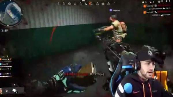 Neymar jugando al 'Call of Duty' Neymar jugando al 'Call of Duty'