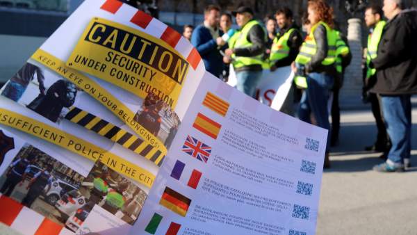 Folleto de protesta de los Mossos d'Esquadra. Folleto de protesta de los Mossos d'Esquadra.