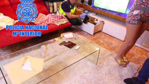 Detenida una banda que prostituía a mujeres las 24 horas en Cambrils (Tarragona) Detenida una banda que prostituía a mujeres las 24 horas en Cambrils (Tarragona)