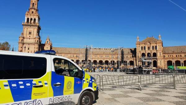 Dispositivo de seguridad en Plaza de España por el concierto de Manuel Carrasco Dispositivo de seguridad en Plaza de España por el concierto de Manuel Carrasco
