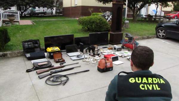 Tres detenidos por robos en la provincia de Pontevedra Tres detenidos por robos en la provincia de Pontevedra