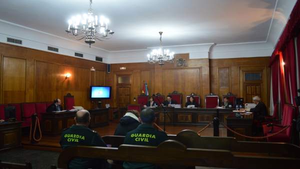 Condenada la mujer que tiró a su bebé a un contenedor Condenada la mujer que tiró a su bebé a un contenedor