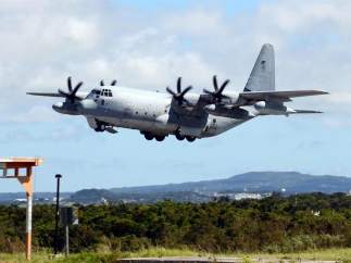 Avión militar de transporte de EE UU en Japón