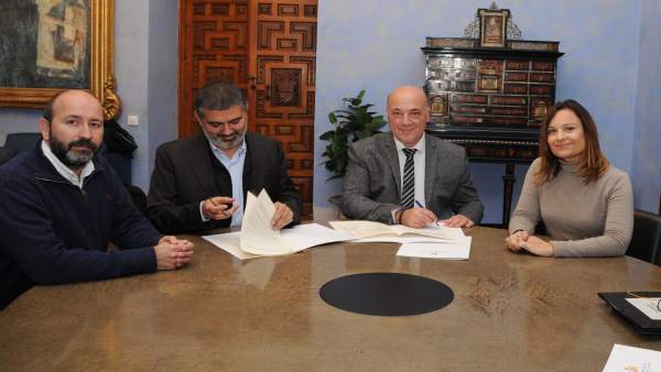 Firma de convenios entre la Diputación de Córdoba y Famsi Firma de convenios entre la Diputación de Córdoba y Famsi