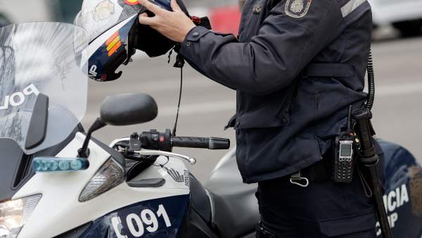 Imagen de archivo de un agente de la Policía Nacional Imagen de archivo de un agente de la Policía Nacional