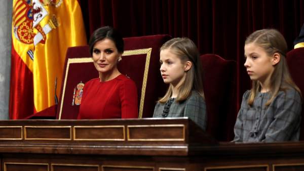 La reina con la princesa Leonor y la infanta Sofía La reina con la princesa Leonor y la infanta Sofía