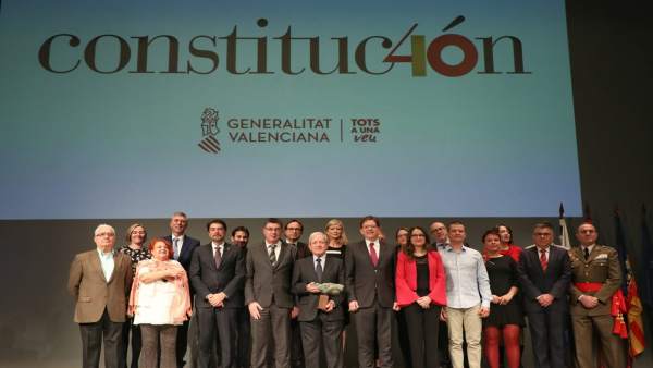 Puig reivindica la reforma de la Constitució i recorda la seua proposta d'Estat federal Puig reivindica la reforma de la Constitució i recorda la seua proposta d'Estat federal