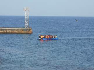 Una patera llega a la isla de Alborán