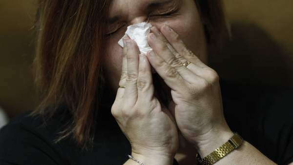 Gripe, resfriado, constipado, constiparse, mujer tosiendo, toser, tos Gripe, resfriado, constipado, constiparse, mujer tosiendo, toser, tos