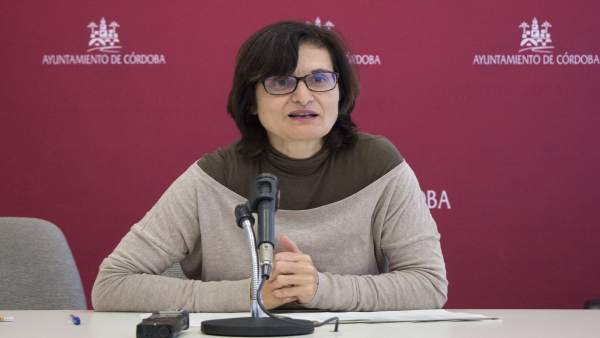 Amparo Pernichi en la rueda de prensa Amparo Pernichi en la rueda de prensa