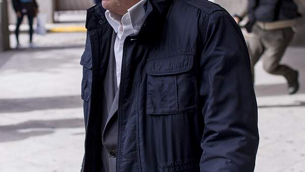 Manuel Muñoz Medina, empresario que simuló besar a Teresa Rodríguez Manuel Muñoz Medina, empresario que simuló besar a Teresa Rodríguez