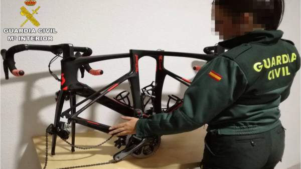 Quatre detinguts a Torrevieja acusats del robatori d'un centenar bicicletes Quatre detinguts a Torrevieja acusats del robatori d'un centenar bicicletes