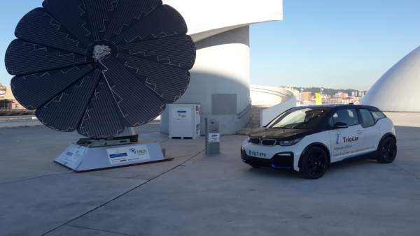 Coche eléctrico. Recarga coche eléctrico. Coche eléctrico. Recarga coche eléctrico.