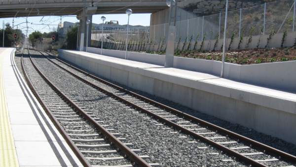 Vías, metro, tren, estación. Vías, metro, tren, estación.