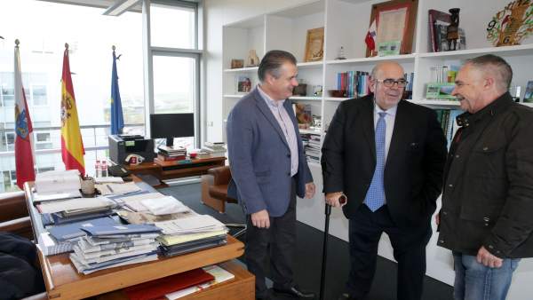 Oria con el alcalde de Astillero y el concejal de Camargo Eugenio Gómez Oria con el alcalde de Astillero y el concejal de Camargo Eugenio Gómez