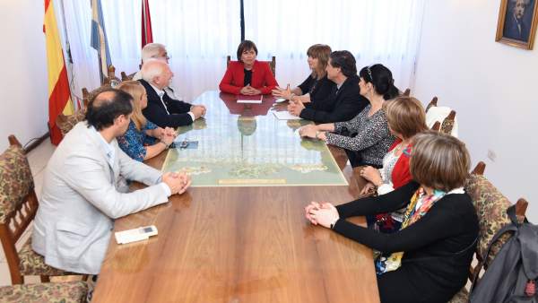 Uxue Barkos, con los presidentes de centros navarros en Argentina. Uxue Barkos, con los presidentes de centros navarros en Argentina.