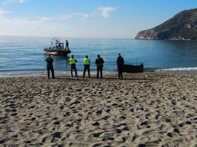 Llegada de patera a la playa de La Herradura (Granada)