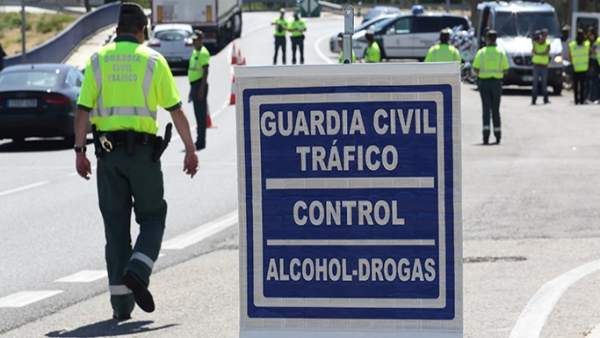 Control de tráfico de la Guardia Civil Control de tráfico de la Guardia Civil