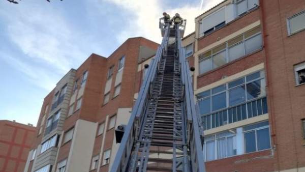 Valladolid.- Bomberos hoy en la calle Embajadores Valladolid.- Bomberos hoy en la calle Embajadores