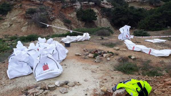 Fibrocemento a la isla de sa Conillera Fibrocemento a la isla de sa Conillera