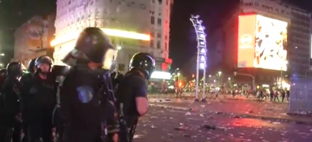 Disturbios en Buenos Aires: los hinchas de River lanzan piedras en los actos de celebración tras ...