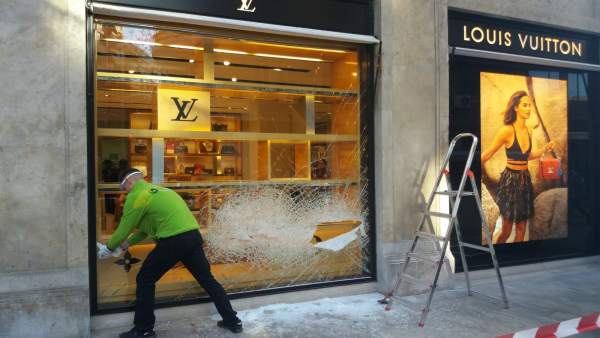 Asalto a la tienda Louis Vuitton en València Asalto a la tienda Louis Vuitton en València
