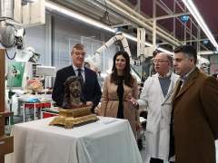 Entrega de la escultura en el Centro de Restauración de la Región de Murcia