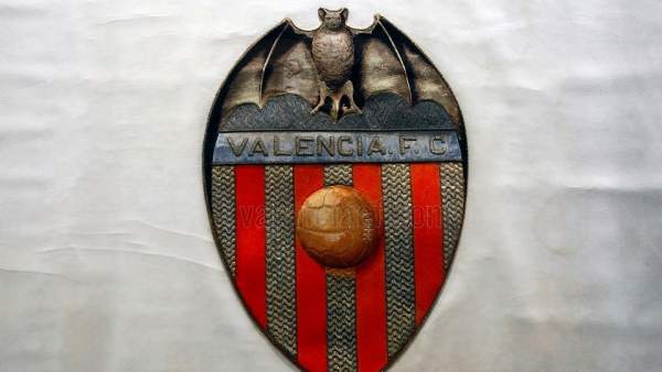 Bandera restaurada del Valencia CF Bandera restaurada del Valencia CF