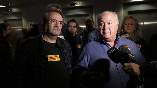 Coordinador del área pública de CCOO, Joan Maria Sintiera y del secretario de servicios públicos de la UGT, Carlos Villalante, en el departamento de Trabajo. Coordinador del área pública de CCOO, Joan Maria Sintiera y del secretario de servicios públicos de la UGT, Carlos Villalante, en el departamento de Trabajo.
