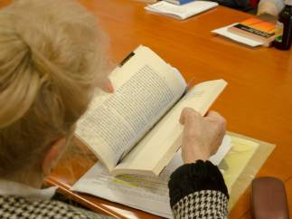 Jubilados leyendo, jubilado leyendo, lectura, lectores, mayores
