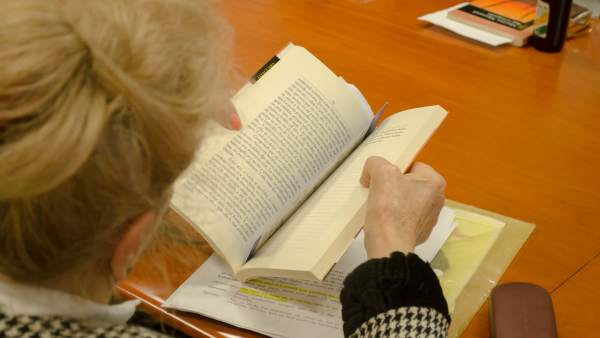 Jubilados leyendo, jubilado leyendo, lectura, lectores, mayores Jubilados leyendo, jubilado leyendo, lectura, lectores, mayores