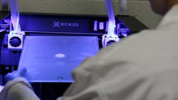 Impresión de 'un scaffold' aen el laboratorio del Grep de la UdG Impresión de 'un scaffold' aen el laboratorio del Grep de la UdG