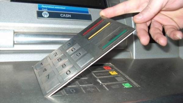 Teclado falso en cajero Teclado falso en cajero