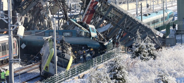 Trágico accidente de tren en Turquía