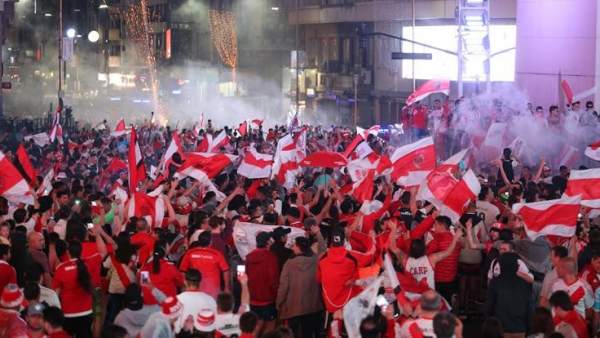 Aficionados de River Plate celebrando la victoria en la Copa Libertadores. Aficionados de River Plate celebrando la victoria en la Copa Libertadores.