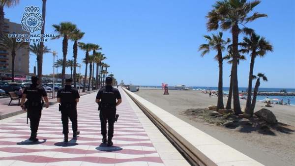 Policía Nacional, en vigilancia en el Paseo Marítimo de Almería Policía Nacional, en vigilancia en el Paseo Marítimo de Almería