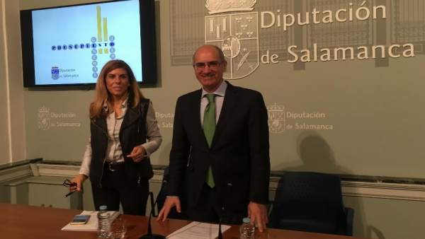 Chabela De La Torre Y Javier Iglesias En La Diputación De Salamanca Chabela De La Torre Y Javier Iglesias En La Diputación De Salamanca
