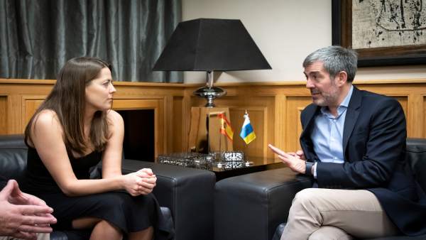 La deportista canaria Elisa Sánchez con Fernando Clavijo La deportista canaria Elisa Sánchez con Fernando Clavijo