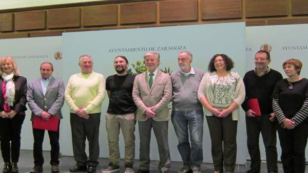 Santisteve e Híjar junto a los representantes de las entidades sociales Santisteve e Híjar junto a los representantes de las entidades sociales