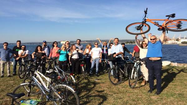 Participantes en una ruta de 'Eurovelo' Participantes en una ruta de 'Eurovelo'